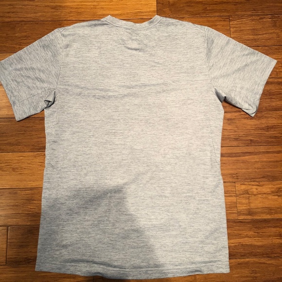 Nike performance stretch DRI-FIT tee - Picture 5 of 5